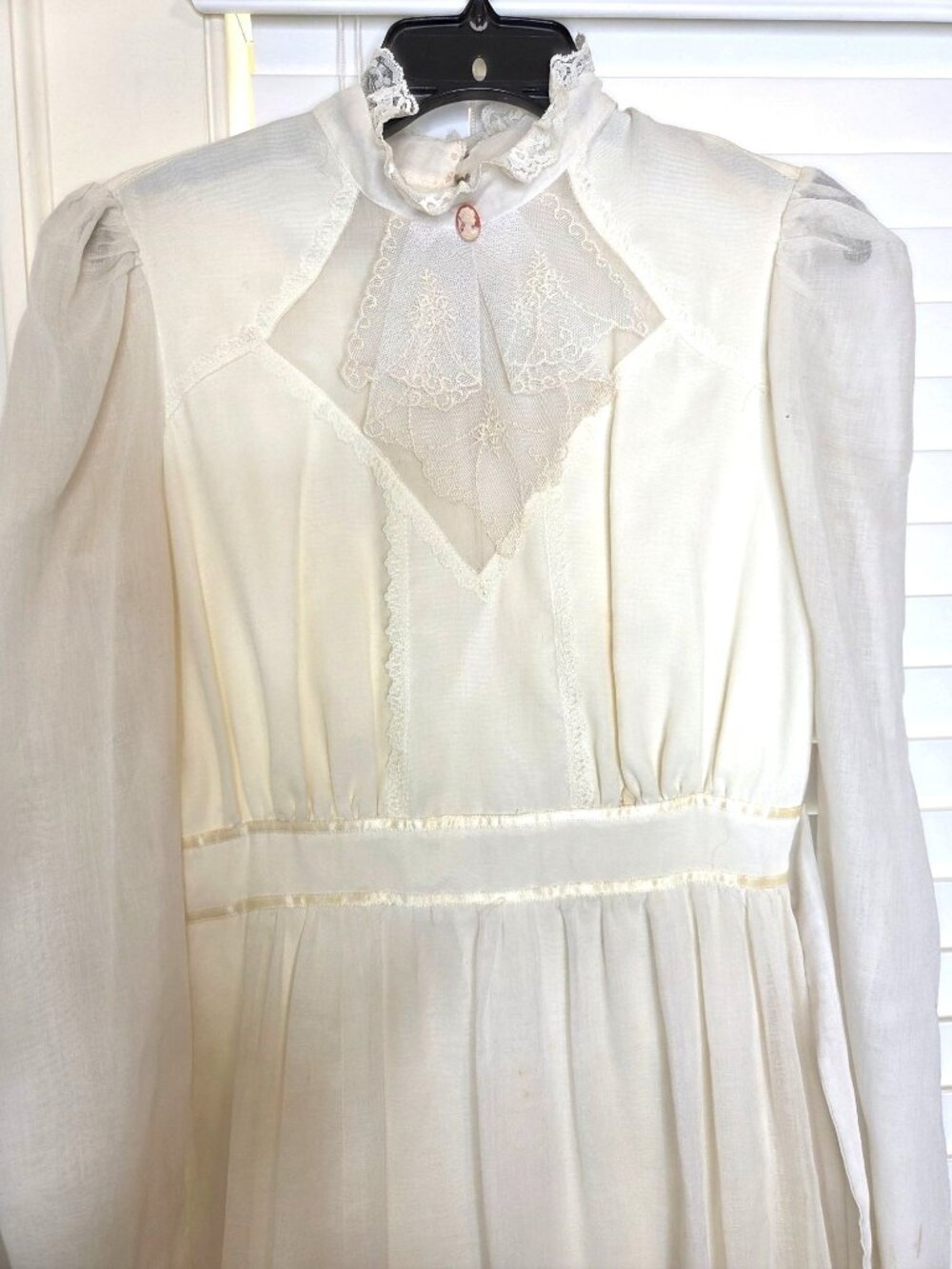 VTG Gunne Sax Ivory Lace Prairie Wedding Dress Cameo Pin Sheer OverlayCottage